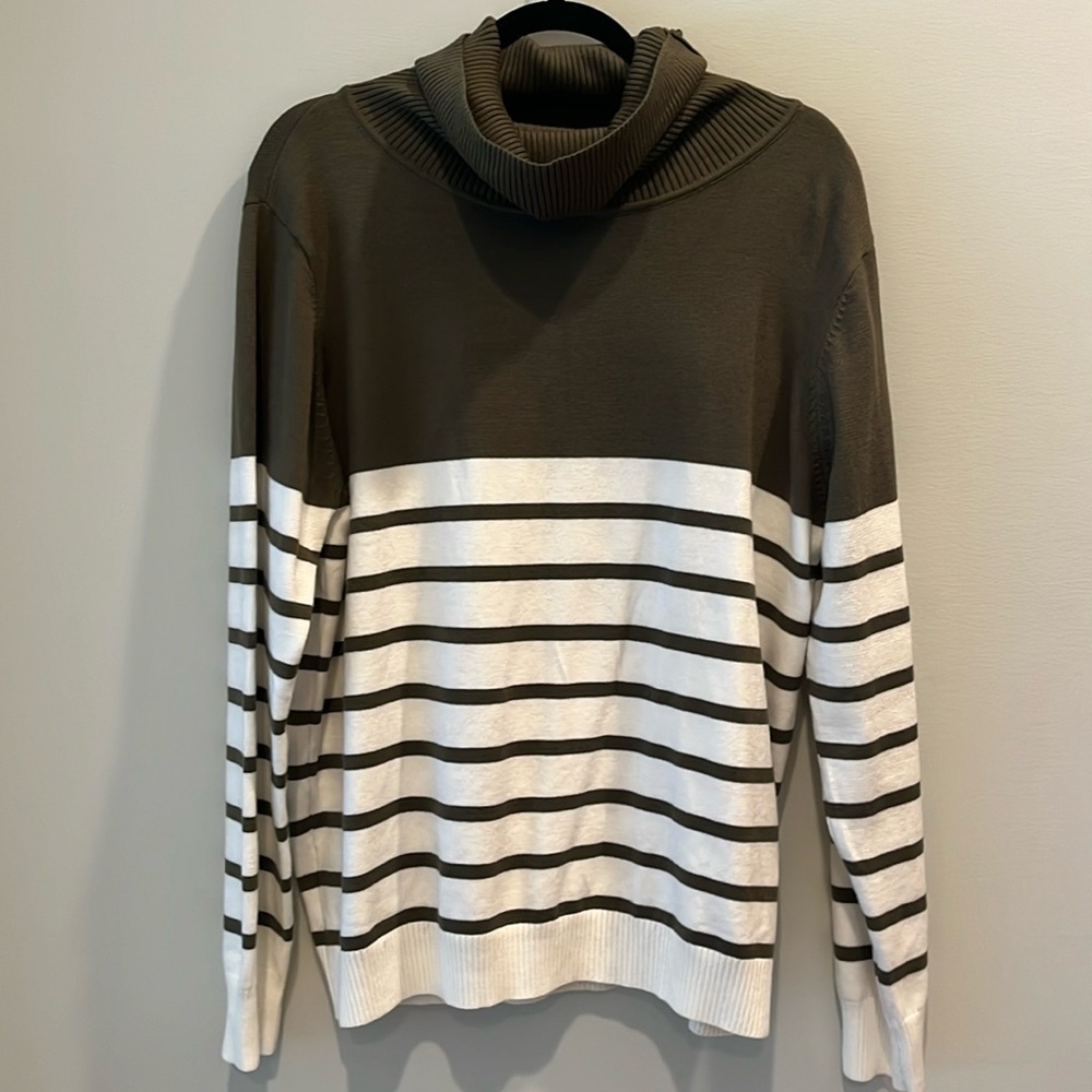 NWT. Kirundo - women’s knitted turtleneck sweater. Olive green & cream. Size XL